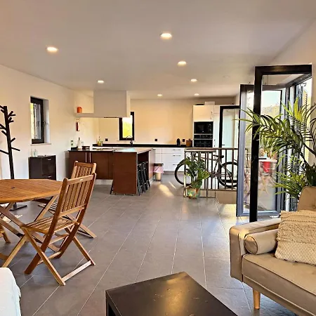 Holiday home Riverfront House With Private Deck & Nature Views *