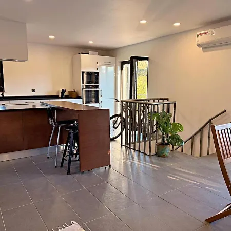 Riverfront House With Private Deck & Nature Views * Treixedo