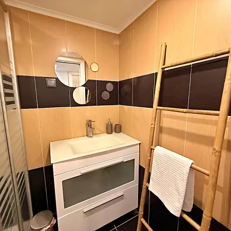 Riverfront House With Private Deck & Nature Views 別荘