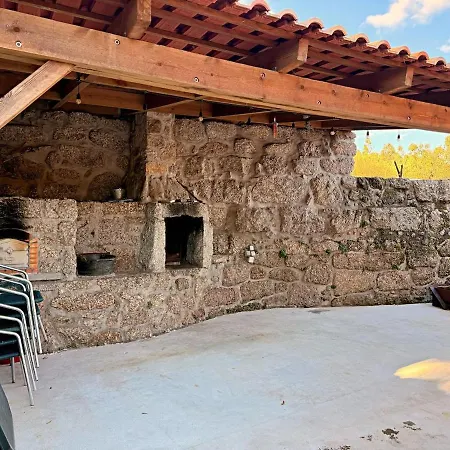 Riverfront House With Private Deck & Nature Views 別荘