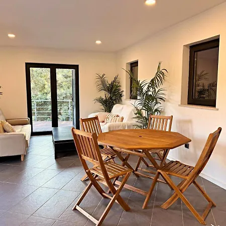 別荘 Riverfront House With Private Deck & Nature Views Treixedo