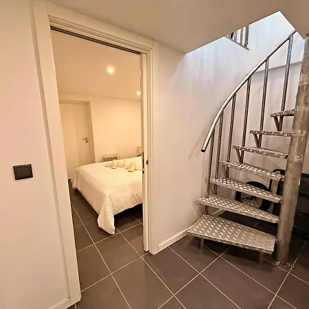 Riverfront House With Private Deck & Nature Views