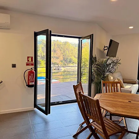 Riverfront House With Private Deck & Nature Views 別荘