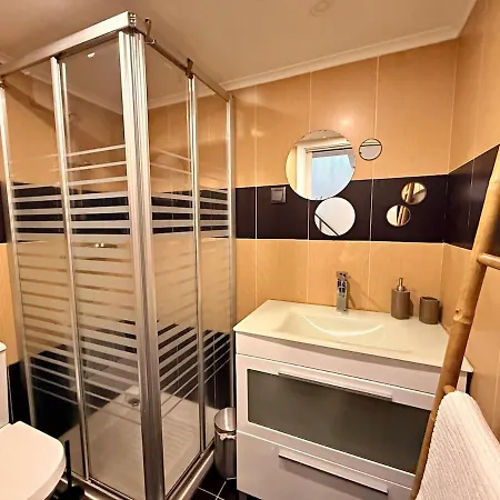 Riverfront House With Private Deck & Nature Views * Treixedo