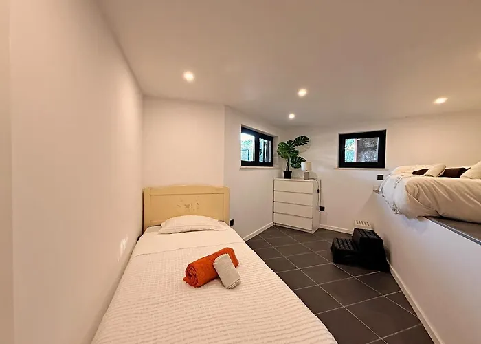 Semesterbostad Riverfront House With Private Deck & Nature Views *