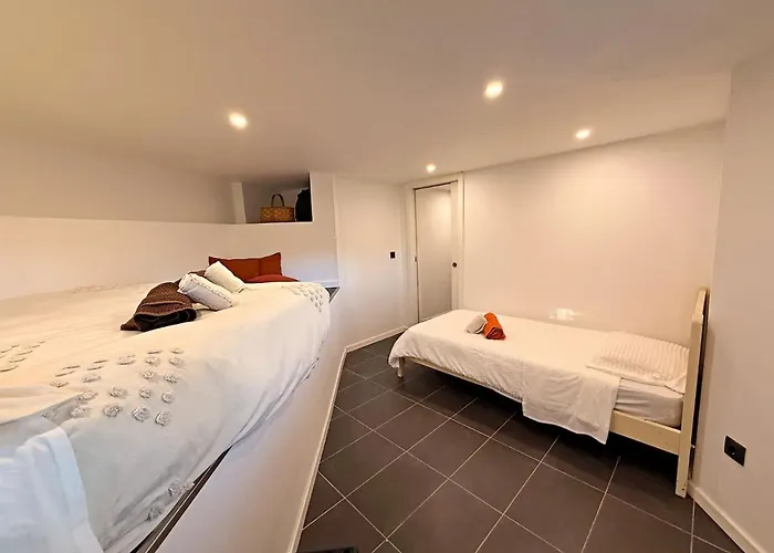 Riverfront House With Private Deck & Nature Views Treixedo