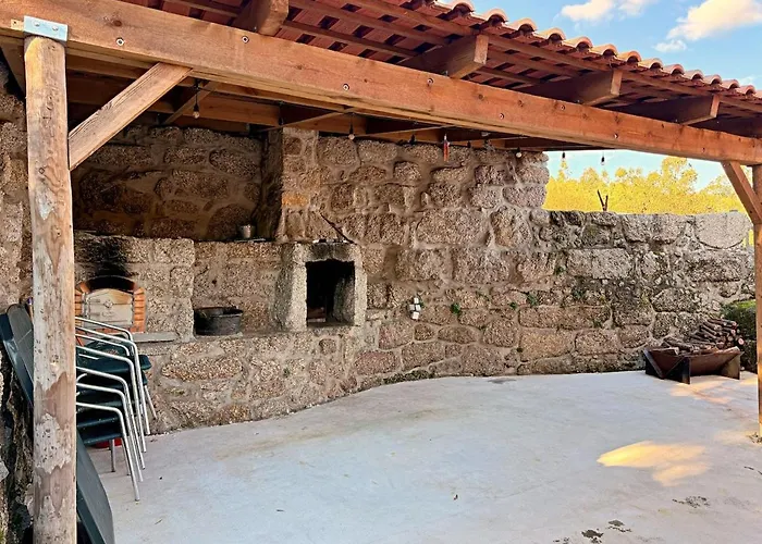 Riverfront House With Private Deck & Nature Views Semesterbostad