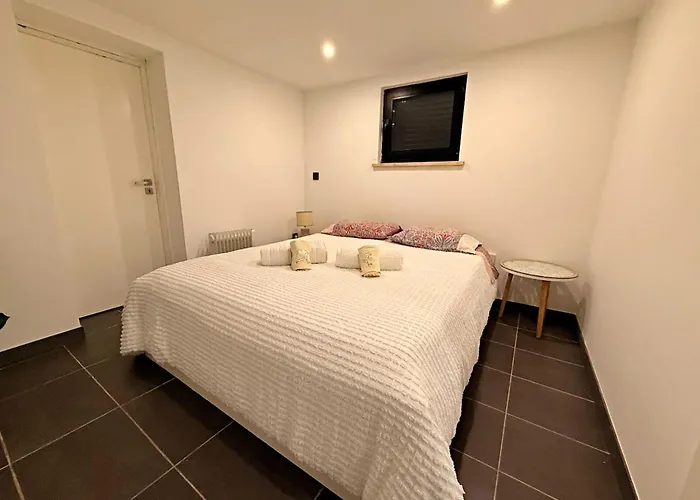 Riverfront House With Private Deck & Nature Views *