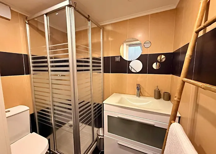 Riverfront House With Private Deck & Nature Views * Treixedo