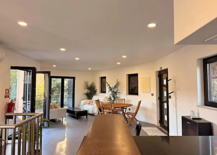 Riverfront House With Private Deck & Nature Views Treixedo